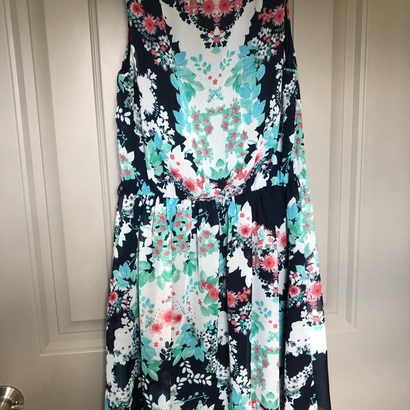 Blue floral dress size medium - Picture 2 of 3